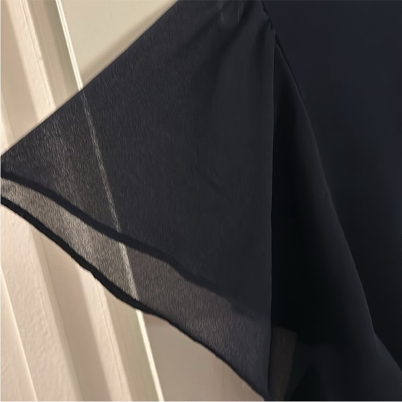 Calvin Klein Navy Blue top size XL with round neck and flutter sleeves - Picture 7 of 7